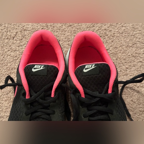 Nike Unisex Big Kids Youth Tanjun Running Gym Shoes Sneakers Black Pink 5Y - Picture 4 of 15